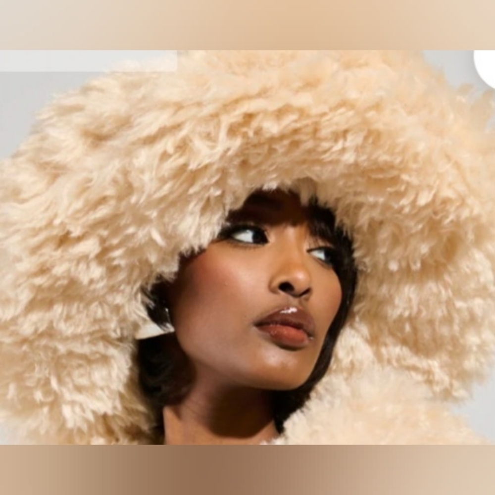 AKIRA Ultimate Fluff Bucket Hat - Picture 6 of 6